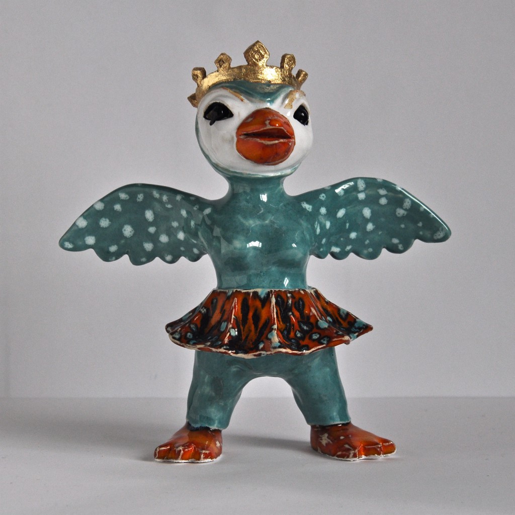 Happy Birdie, skulptur i glaserad keramik.